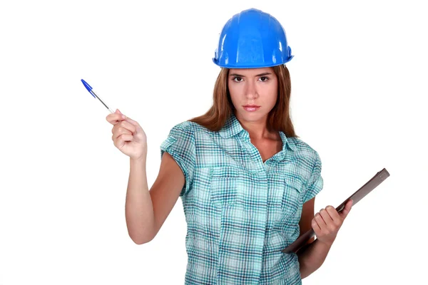 Egy női foreman egy jegyzettömbbel. — Stock Fotó