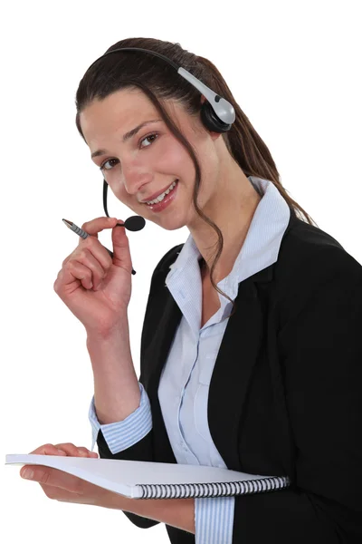 Trabalhadora do call center feminino com bloco de notas — Fotografia de Stock