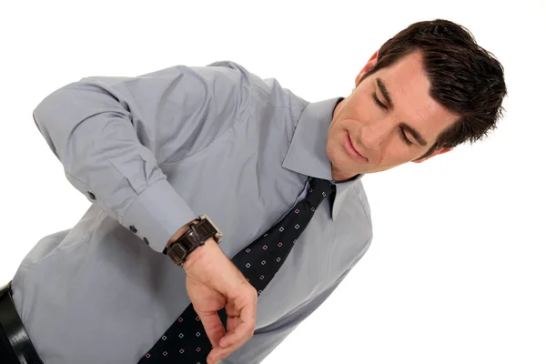Affärsman tittar på sin klocka — Stockfoto