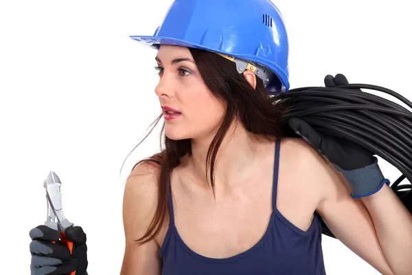 Sexy tradeswoman, niosąc jej narzędzia — Zdjęcie stockowe