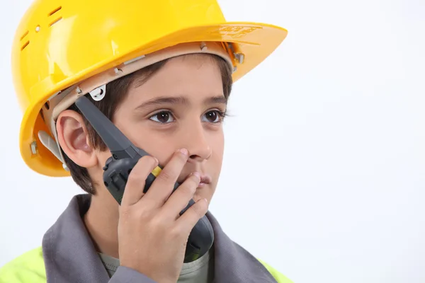 Bambino con casco giallo — Foto Stock