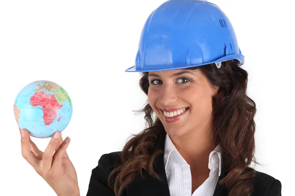 Donna con casco e globo — Foto Stock