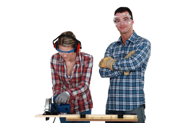 Couple using circular saw — Stock Photo, Image