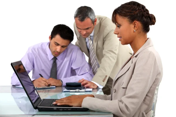 Colleagues working at the office — Stock Photo, Image