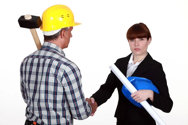 Architect and builder shaking hands — Stock Photo, Image
