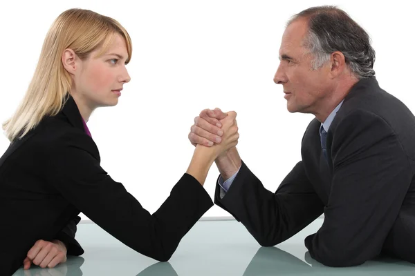 Businessman and woman arm wrestling — Stock Photo, Image