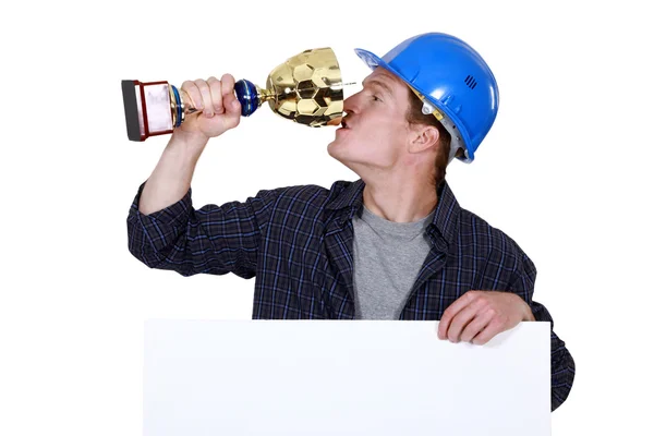 Baumeister mit Trophäe — Stockfoto