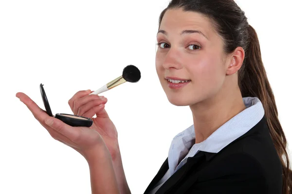 Businesswoman applying makeup — Stock Photo, Image