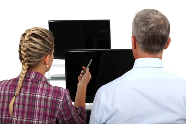 Boss och kvinnlig assistent diskussion — Stockfoto