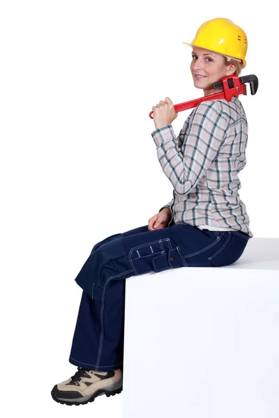 A female mechanic with a wrench. — Stock Photo, Image