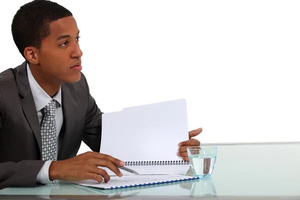 Worker checking report — Stock Photo, Image