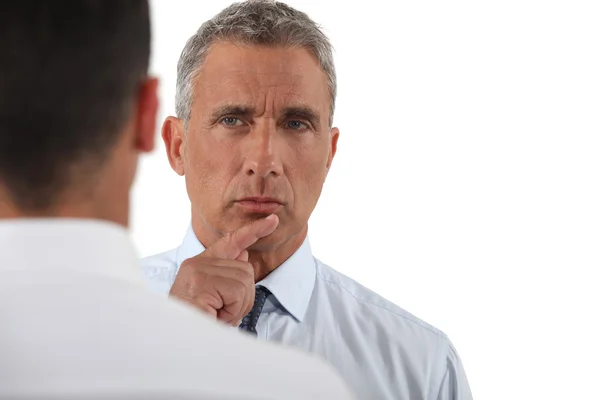 Jefe dando órdenes a los empleados — Foto de Stock