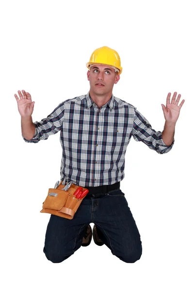Um trabalhador da construção masculino preso numa caixa invisível . — Fotografia de Stock