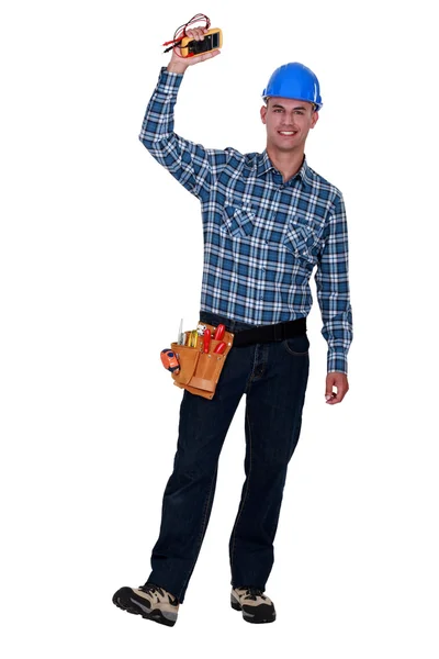 Šťastný elektrikář s multimetr v ruce — Stock fotografie