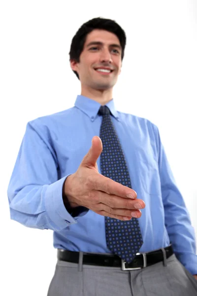 Бізнесмен тримає руку назовні — стокове фото