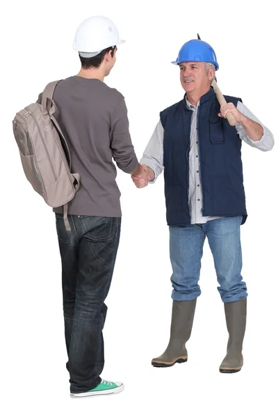 Manual worker giving new starter a warm welcome — Stock Photo, Image