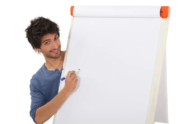 Mann schreibt auf weißem Brett — Stockfoto
