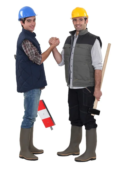 Budowa koledzy drżenie rąk — Zdjęcie stockowe