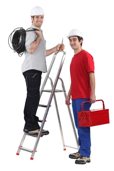 Twee elektricien met stap ladder — Stockfoto