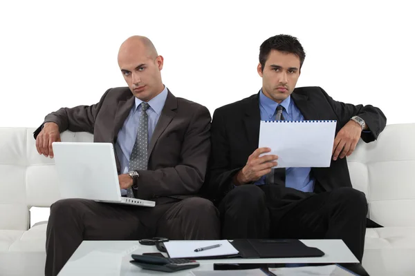 Empresarios trabajando juntos en la presentación — Foto de Stock