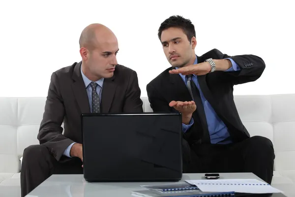 Profesionales de negocios discutiendo su proyecto — Foto de Stock