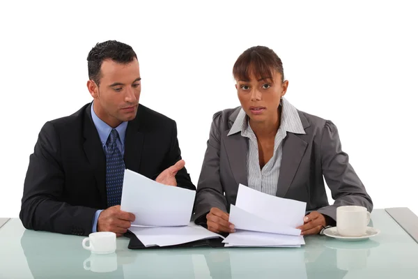 Two lawyers going over notes — Stock Photo, Image