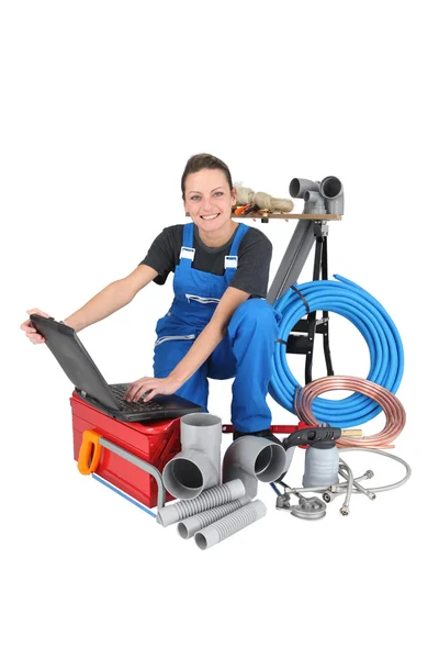 Woman plumber with computer — Stock Photo, Image