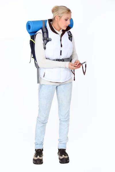 Hiker looking at a compass — Stock Photo, Image