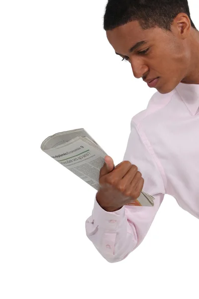 Joven leyendo el periódico — Foto de Stock