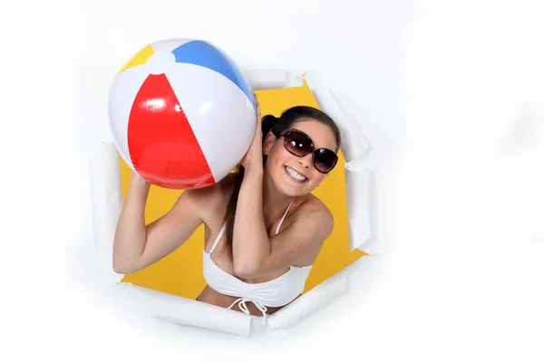 Woman in bikini with an inflatable ball. — Stock Photo, Image