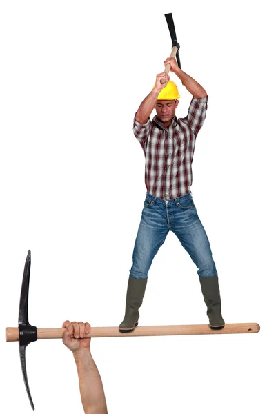 Man wielding pick-axe — Stock Photo, Image