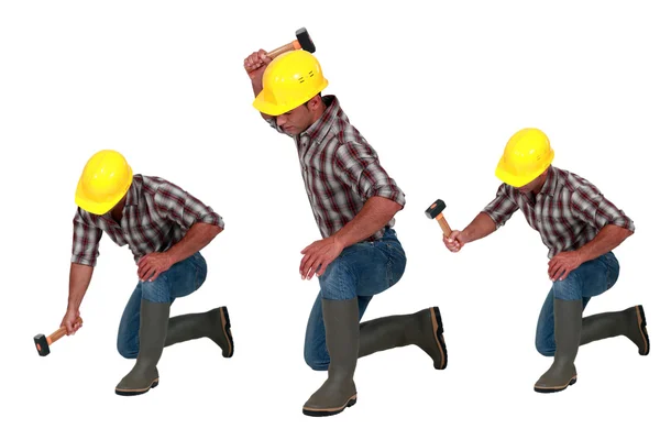 Tradesman using a hammer — Stock Photo, Image