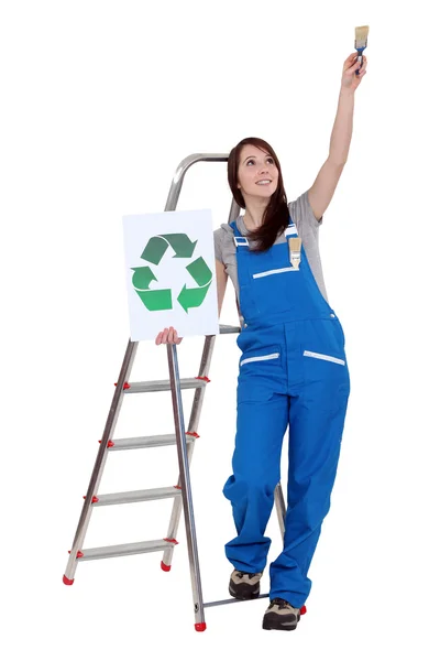 Maler mit Recyclingschild — Stockfoto