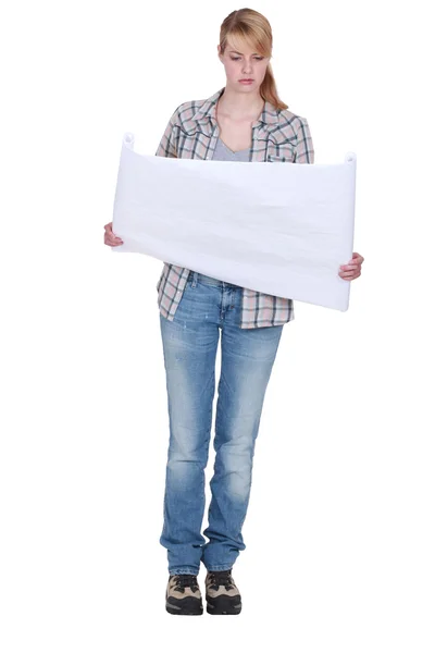 Picture of woman looking at landscape level — Stock Photo, Image