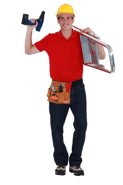 Handyman llevando escalera al siguiente trabajo — Foto de Stock
