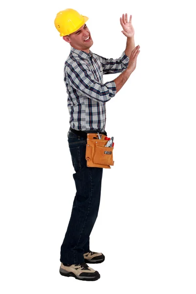 Irritierter Handwerker bastelt mit den Händen ein Stoppschild — Stockfoto
