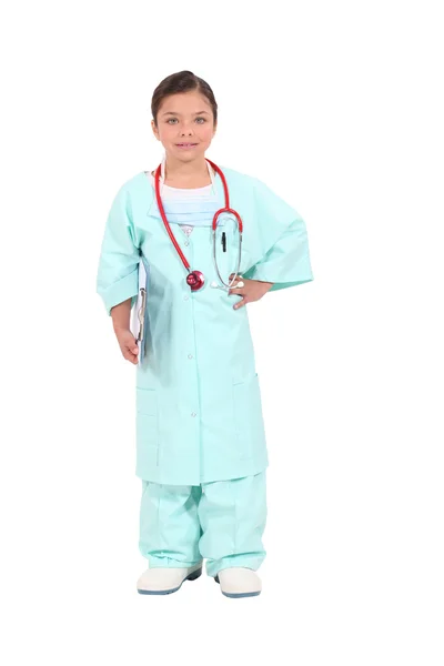 Liten flicka i läkaren outfit — Stockfoto
