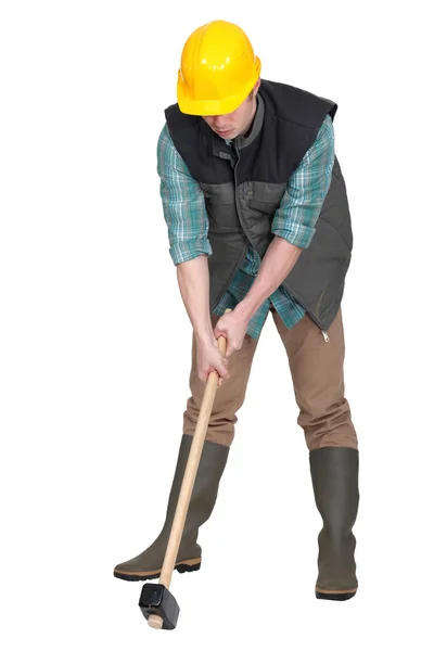 Man trying to lift sledge-hammer — Stock Photo, Image