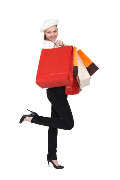 Mulher feliz retornando de viagem de compras — Fotografia de Stock