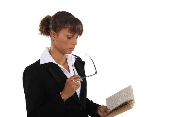 Woman reading book — Stock Photo, Image