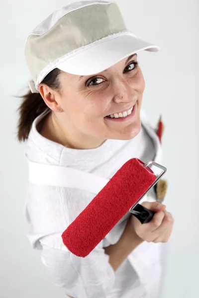 Decorador com rolo de pintura — Fotografia de Stock