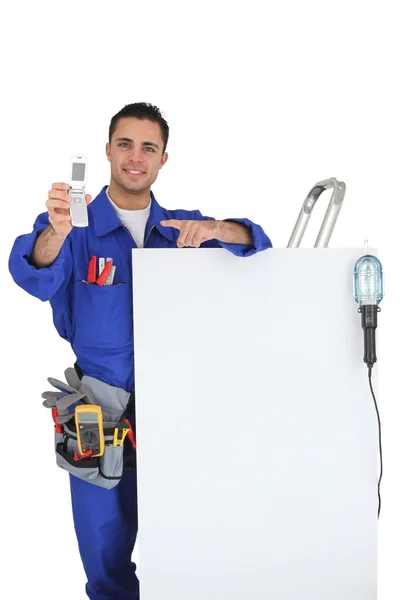 Eletricista promovendo seus serviços — Fotografia de Stock