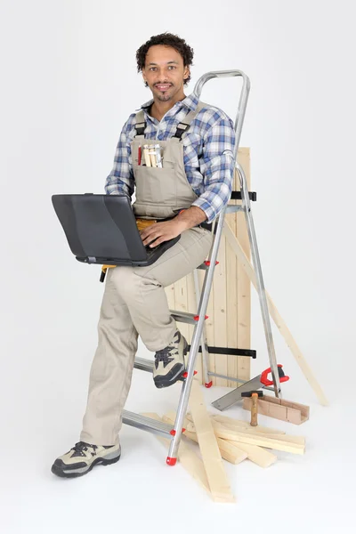 Carpenter with a laptop — Stock Photo, Image