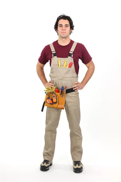 Handyman ficou com as mãos nos quadris — Fotografia de Stock