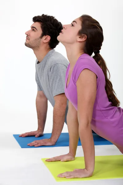 Young couple in the gym — Stock Photo, Image