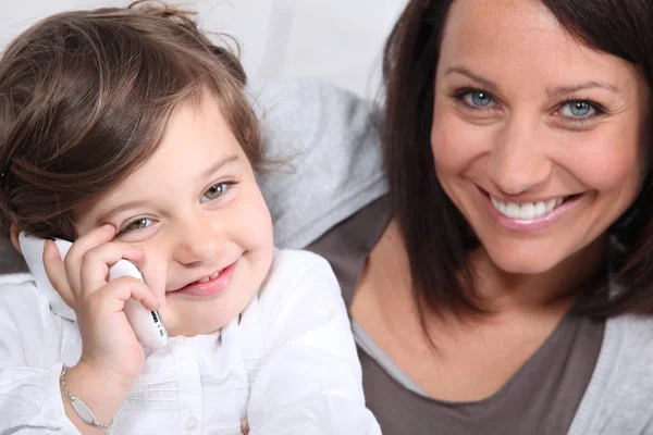 Mother and young daughter making a phone call — Stock Photo, Image