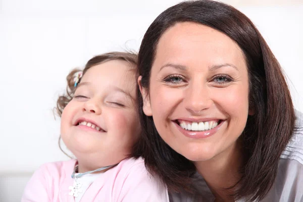 Mãe e bebê rindo — Fotografia de Stock