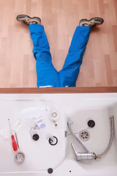 Top view of a plumber installing a sink — Stock Photo, Image