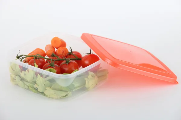 Verse crudites in een plastic doos — Stockfoto