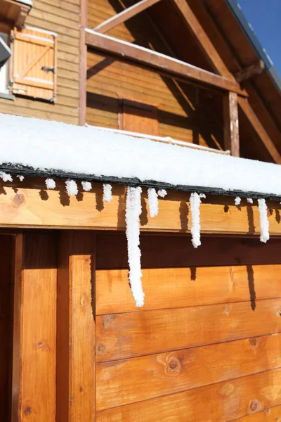 Trä chalet — Stockfoto